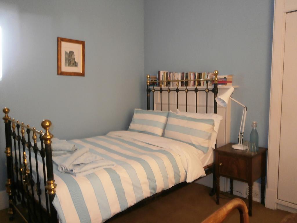 Winter Cherry Bed & Breakfast Edinburgh Room photo