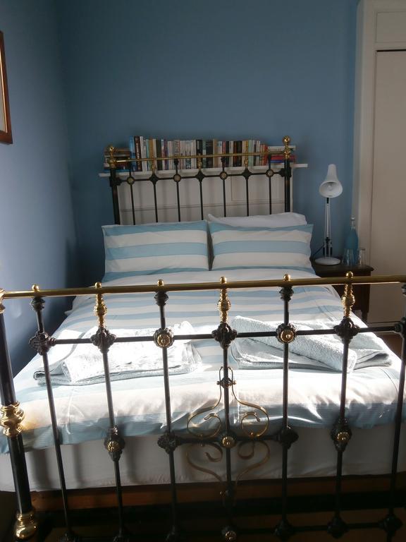 Winter Cherry Bed & Breakfast Edinburgh Room photo