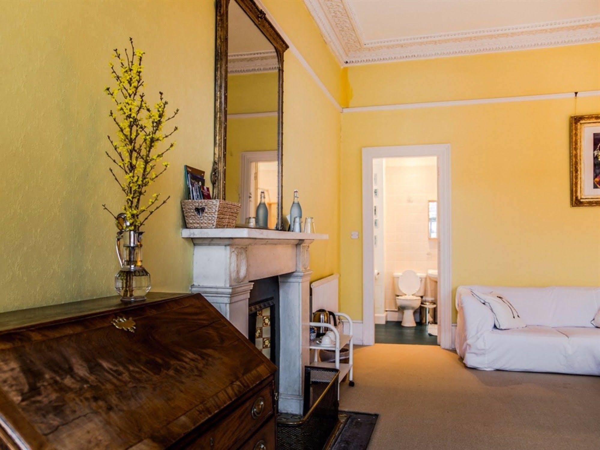 Winter Cherry Bed & Breakfast Edinburgh Exterior photo